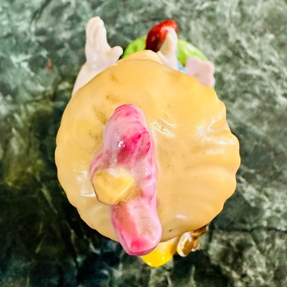 LITTLE GIRL FIGURINE .. Hand Painted.1960s... Rare - Picture 5 of 6